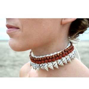 Creme seashell choker